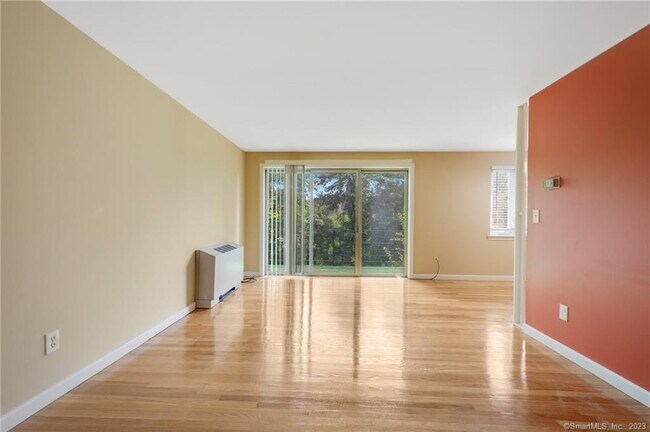 Photo - 115 S Main St Unidad B14