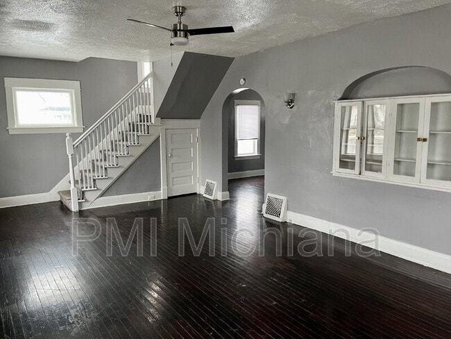Photo - 310 E Indiana Ave