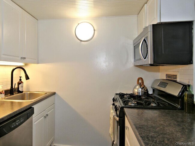 Photo - 1 Landmark Sq Unit 410