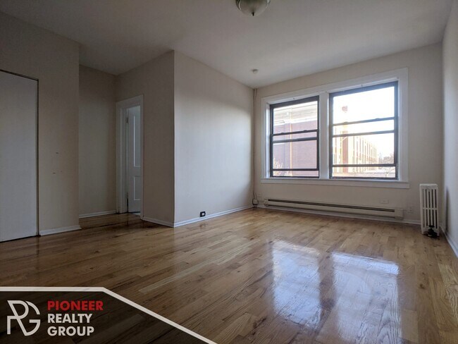 Photo - 1050 W George St Unit 202