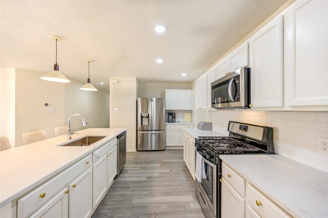 Photo - 1010 Hummingbird Point Ln