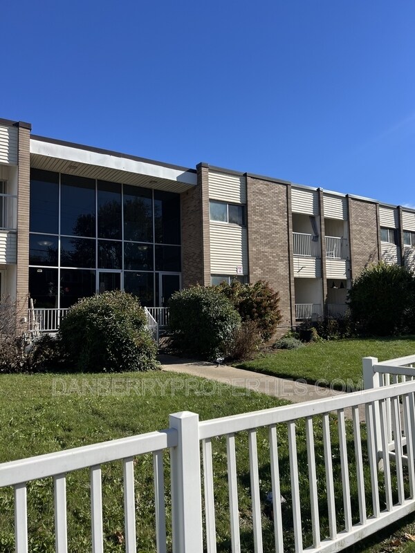 Building Photo - 3940 Jackman Rd