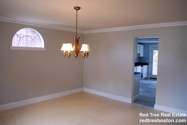 73 Undine Rd
