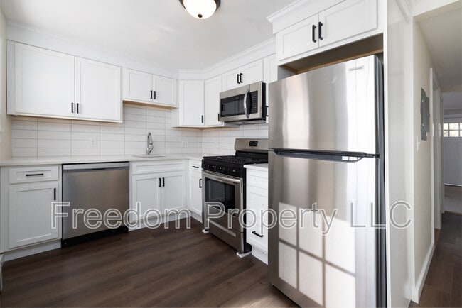 Photo - 28 Aircraft Rd Unit C