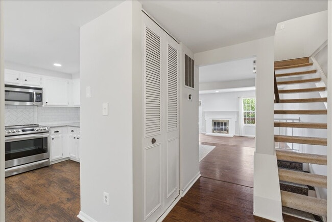 Photo - Updated 3BR / 2.5BA Townhome in Summit Chase – Over 1,900 Sq Ft with Deck & Fenced Patio!