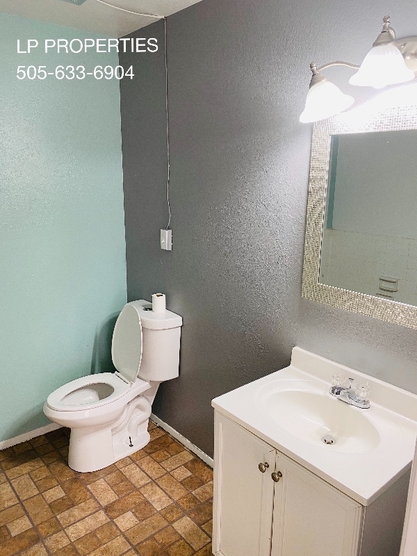 Photo - 13 Oriente Ave NE