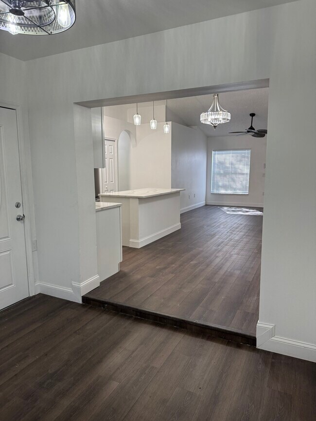 Photo - 611 Seaport Ter SE