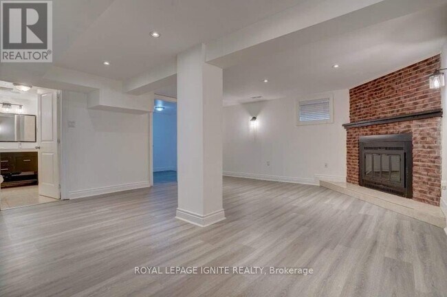 Photo - 53 Sundance Crescent