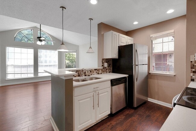 Photo - 1003 Sandy Ln Dr