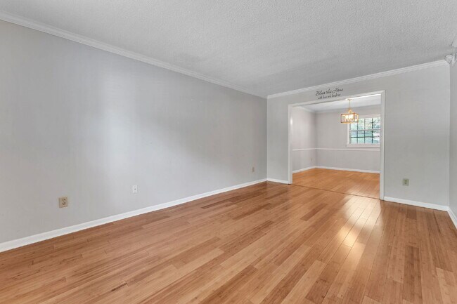 Photo - Beautiful 3 Bedroom 2.5 Bathroom Condo in Prime Taylors Location $1,625/mo rent