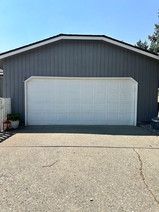 Photo - Beautifully Remodeled 3 Bedroom, 2 Bathroom Home – Move-In Ready!
