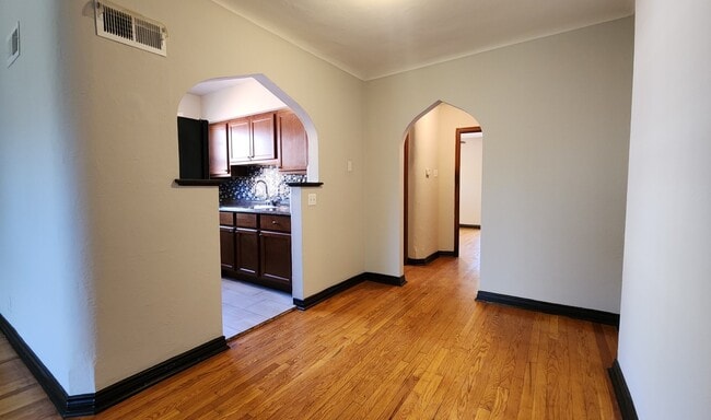 Photo - 6364 Sutherland Ave Unit 1st floor