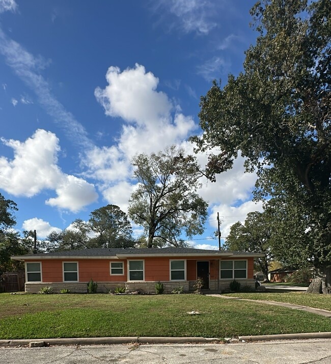 Building Photo - 5602 Tallow Ln