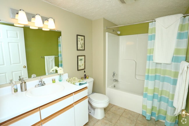 2BR - Main Bathroom