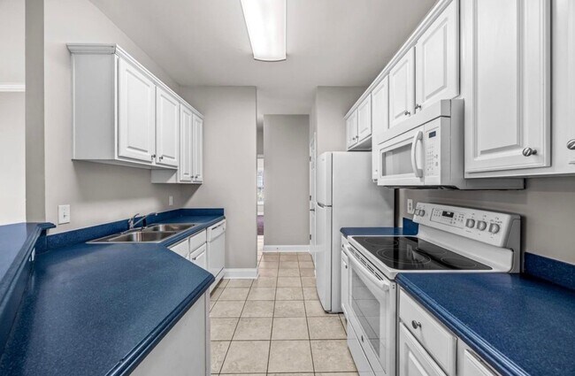 Photo - 2021 Silvercrest Dr Unit B