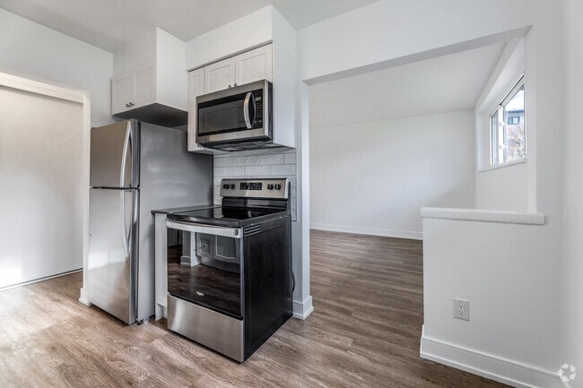 Interior Photo - 5-19 Amos Avenue & 340-358 Erb Street West