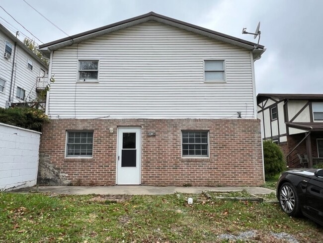 Building Photo - 10 W 4th St Unit B Rental