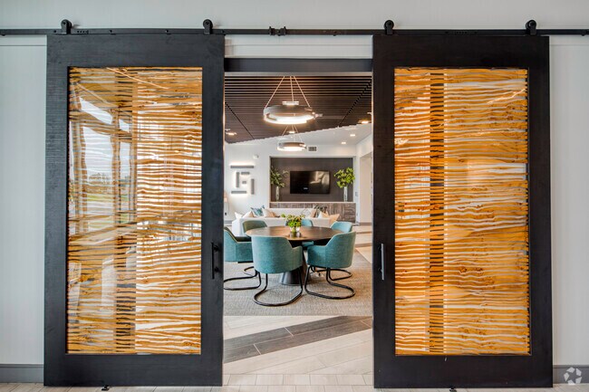 Mesas de billar - 250 Carillon Pky Saint Petersburg, FL - Axio at Carillon Apartments