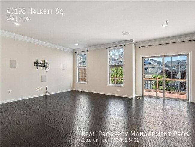 Photo - 43198 Halkett Sq