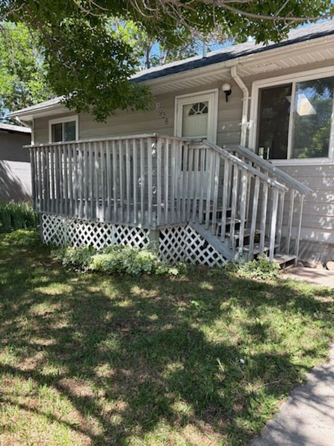 Building Photo - 3 BEDROOM | 2 BATH | DUPLEX | WEST