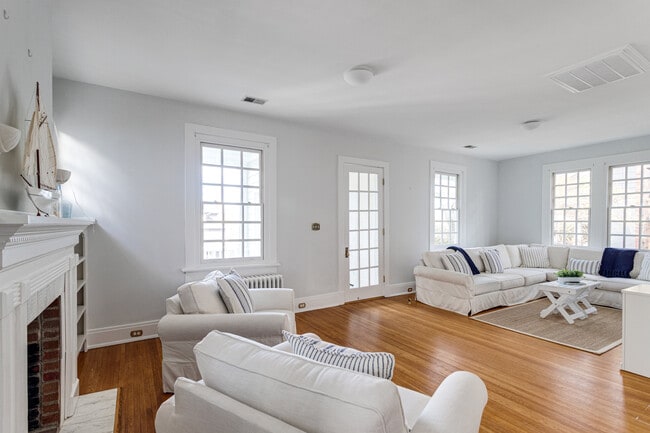 Photo - 302 Rucker Pl