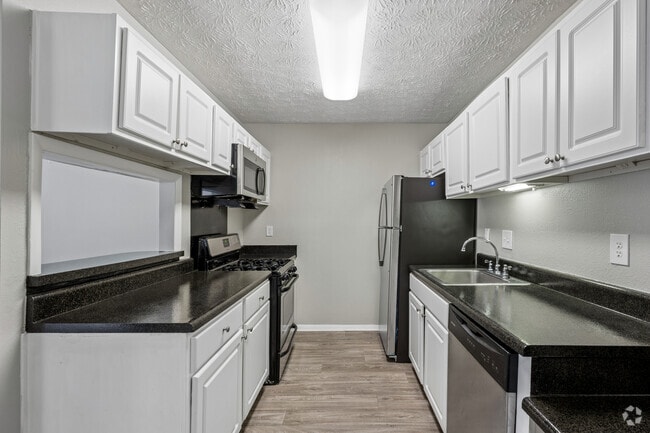 1BR, 1.5BA - 972SF - Kitchen