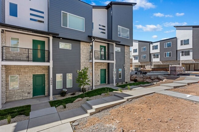 Building Photo - Your Next Home Awaits – 3-Bedroom Townhome...