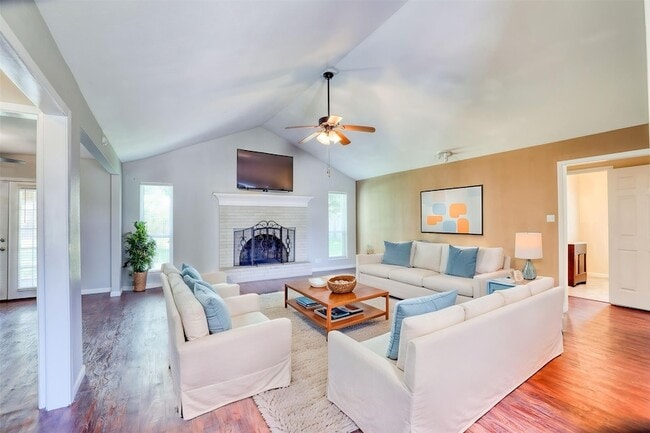 Photo - 607 Rosewood Dr