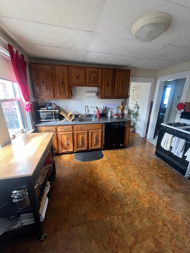 Photo - 198 Walden St