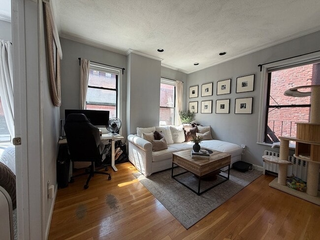 Building Photo - 40 St Botolph St Unit 28