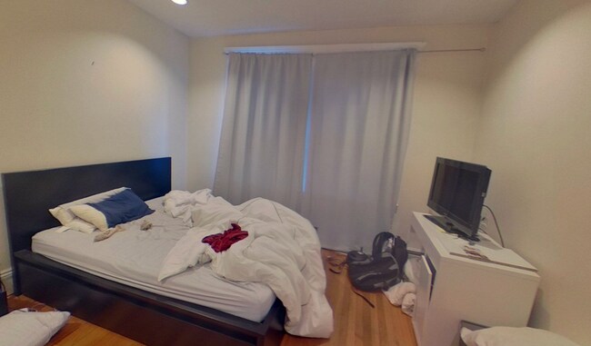 Photo - 9/1 No Fee! Modern 3BR apartment near Coolidge Corner, BU!