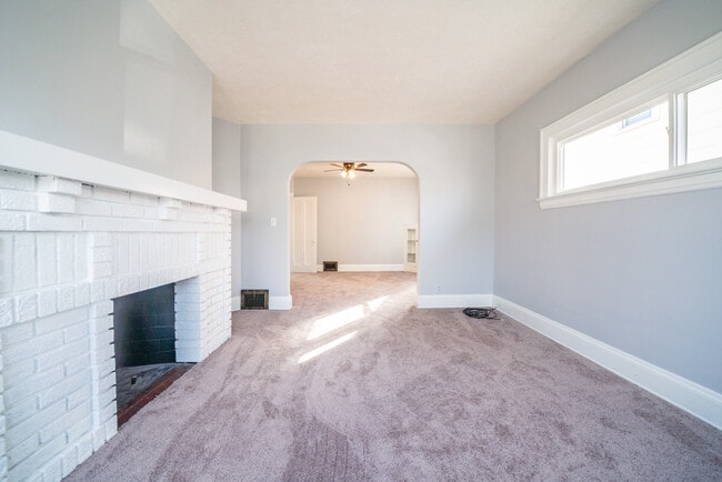 Photo - 2085 Marlowe Ave