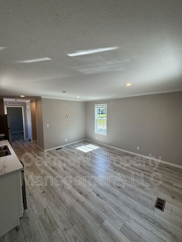 212 Rosewood Ave