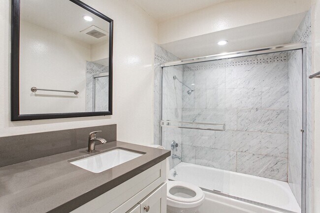 Photo - West Knoll Plaza Apartments