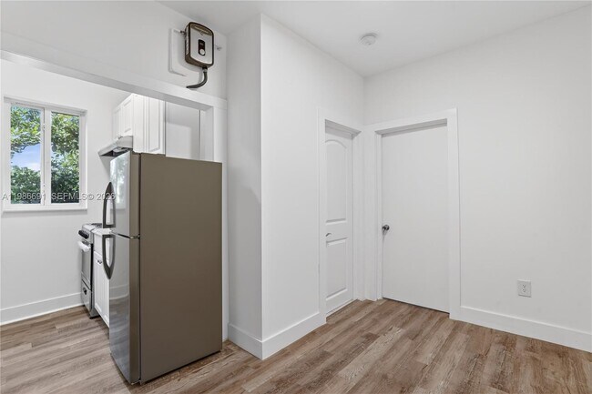 Photo - 1630 SW 10th St Unidad 1