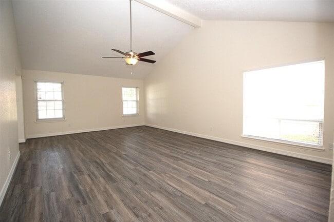 Photo - 805 Willow Creek Dr