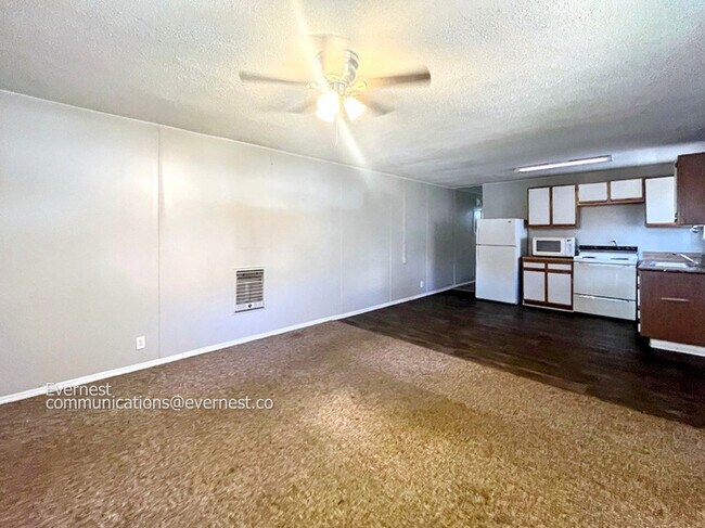 Photo - 835 Clark St