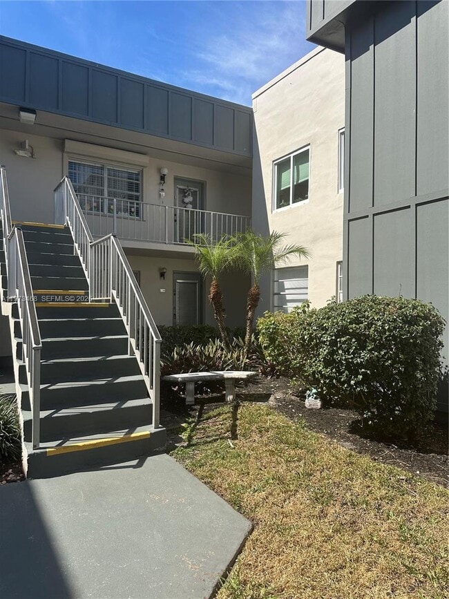 Photo - 323 Burgundy G Unit G