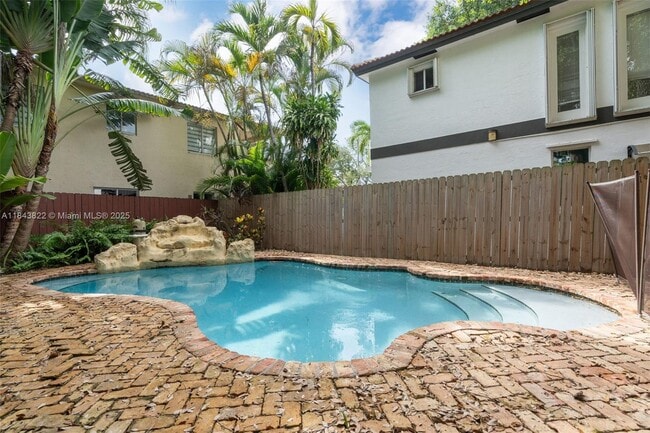 Photo - 3060 Matilda St