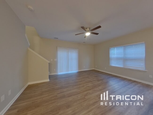 Photo - 112 Wainscot Oak Ln