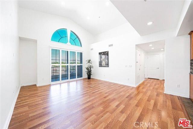 Photo - 6800 Corbin Ave Unidad 1/4