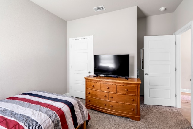 Photo - 5371 Leeds Ln