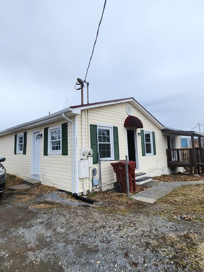 Unidad 1 - 2241 E Fairview Ave Unidad 1