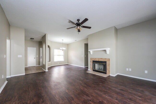 Photo - 634 Arbukle Ct