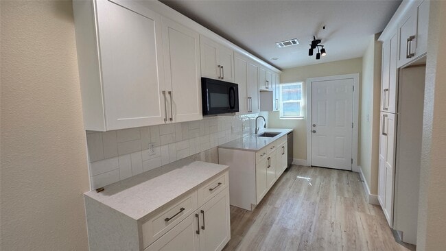 Photo - 7318 La Salette St