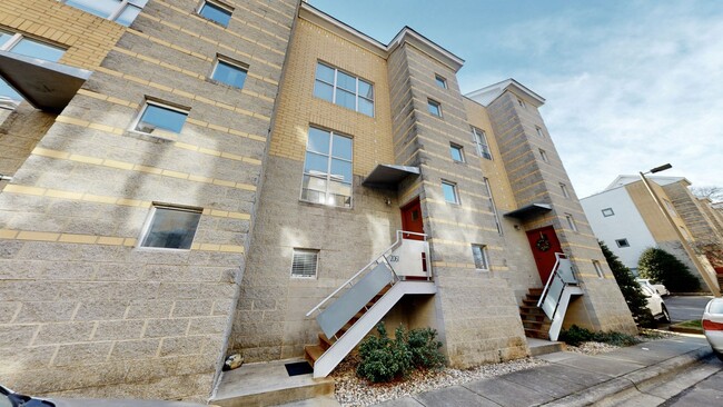 Building Photo - 2061 Atherton Heights Ln