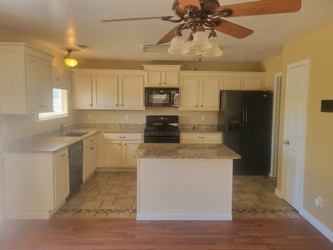Photo - Spacious 4 Bedroom Home in Ventana Ranch. Upstairs living space! Great location!
