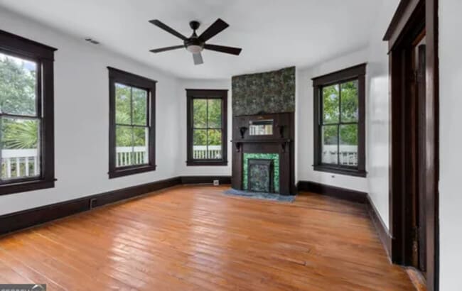 Photo - 657 E Henry St