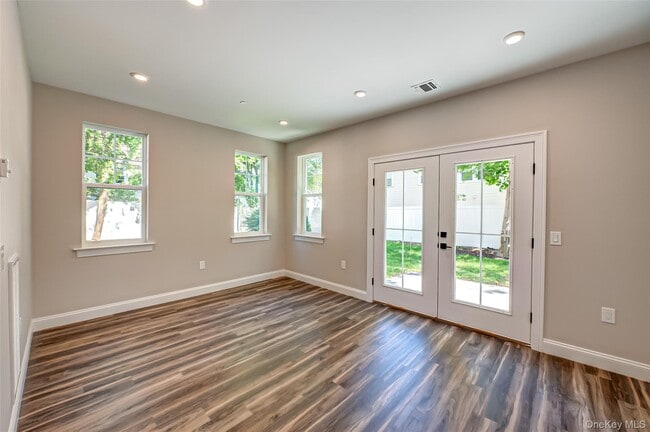 Photo - 1 Conklin St Unit 105