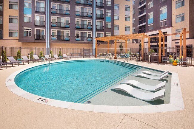 Scout on the Circle Apartments For Rent in Fairfax, VA